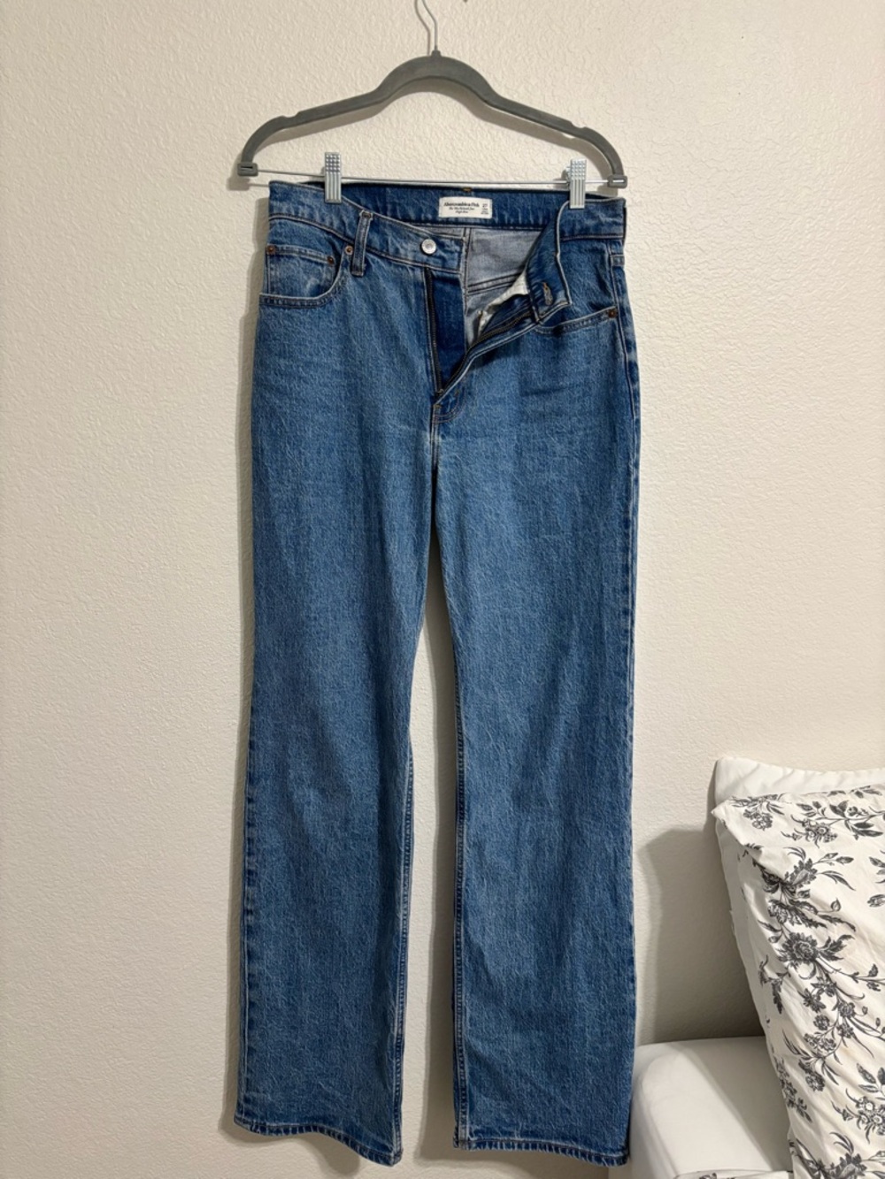 Abercrombie & Fitch Straight Leg Jeans in Medium Blue Denim